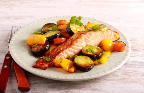 Seared Salmon with Summer Vegetables: A Light & Flavorful Dinner Favorite