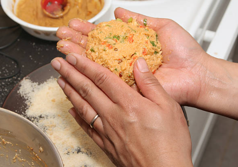 Baltimore-Style Crab Cakes with Old Bay Kick
