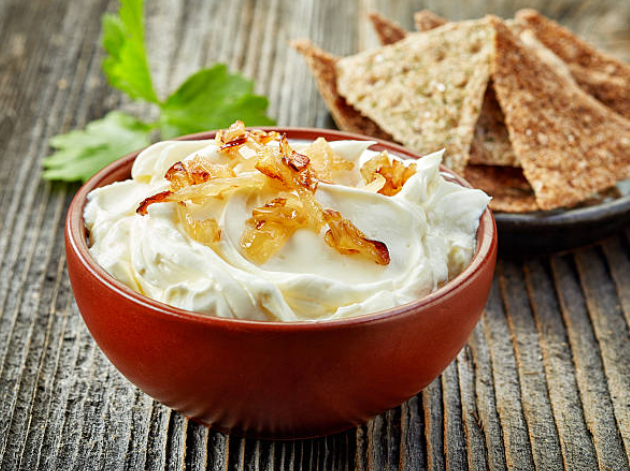 Irresistible Caramelized Onion Dip for Snacking Glory