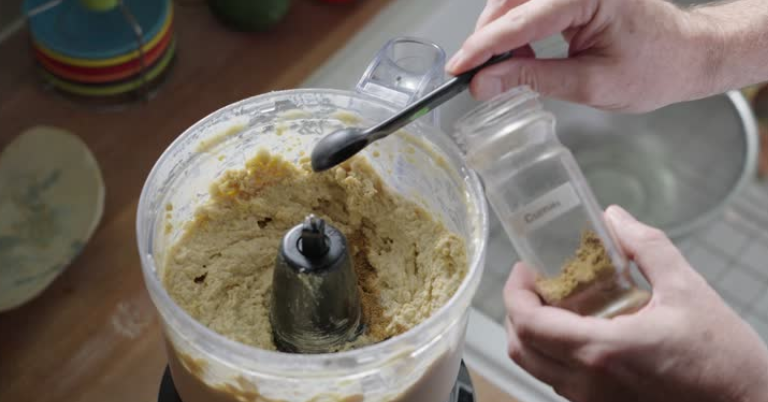 Ultracreamy Homemade Hummus