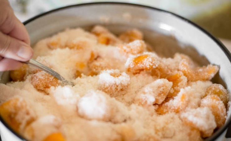 Classic Southern Peach Cobbler (Warm, Gooey & Irresistible!)