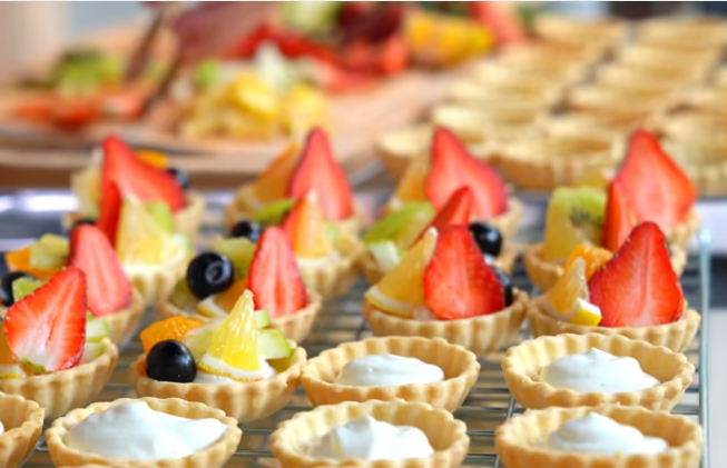 Elegant Mixed Fruit Tart with Amaretto Pastry Crème