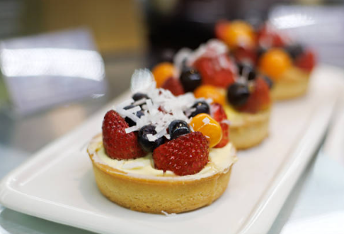 Elegant Mixed Fruit Tart with Amaretto Pastry Crème