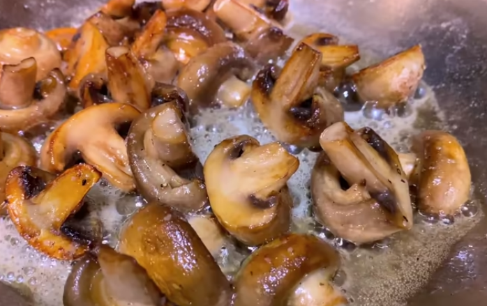 Savory Garlic Shoulder Tenders with Sautéed Mushrooms