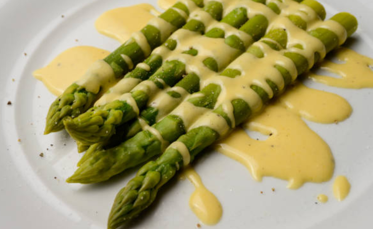 Brunch Perfection: Classic Velvety Hollandaise Sauce