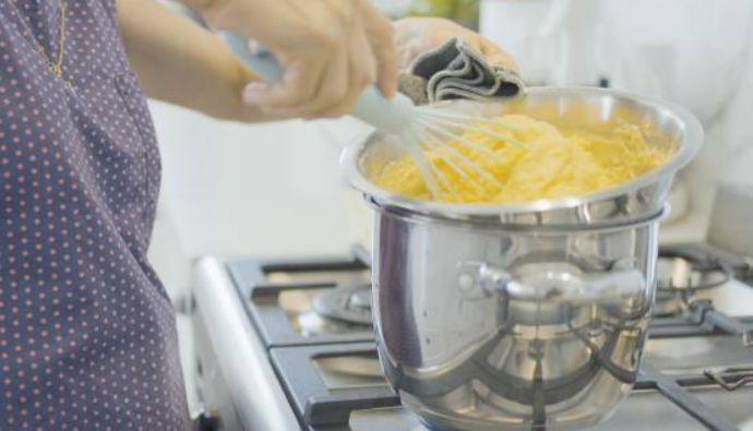 Brunch Perfection: Classic Velvety Hollandaise Sauce