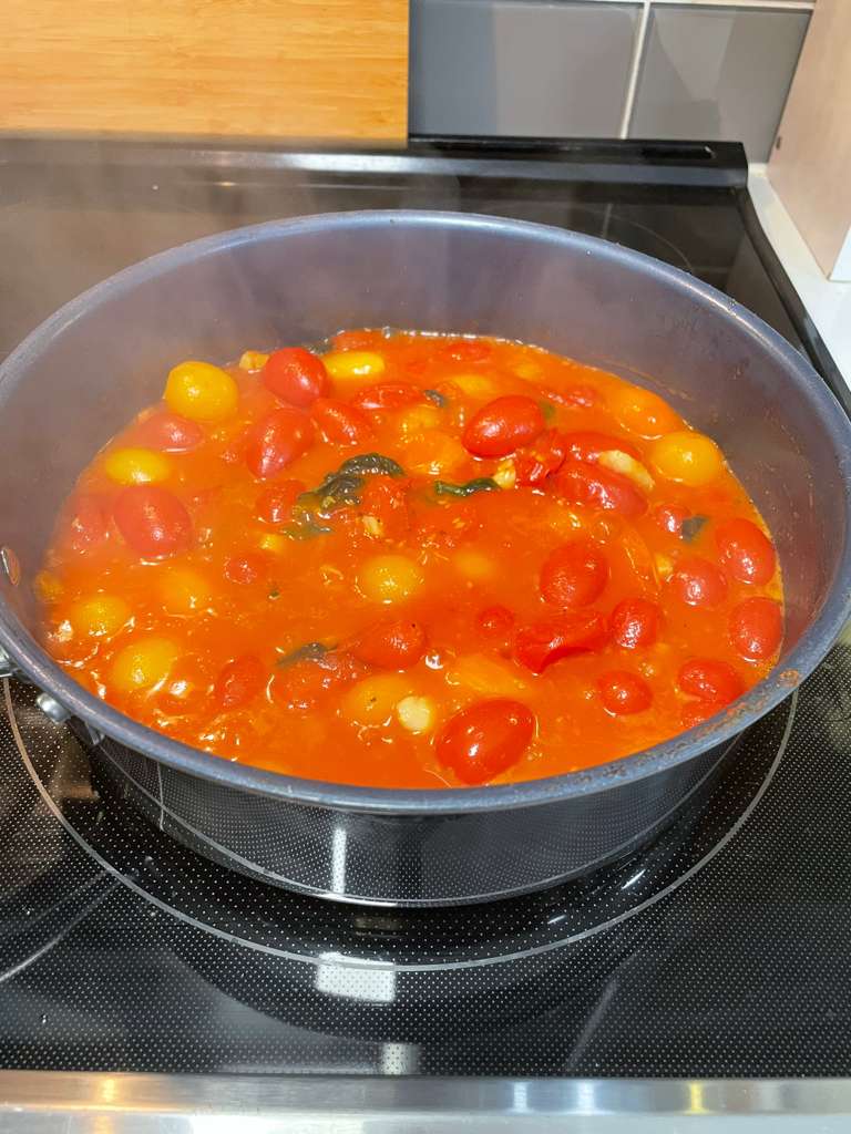 Pasta With Cherry Tomato Sauce