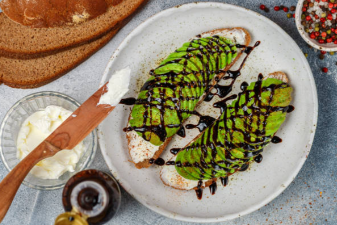 Avocado Toast with Burrata and Balsamic Glaze: The Ultimate Brunch Delight