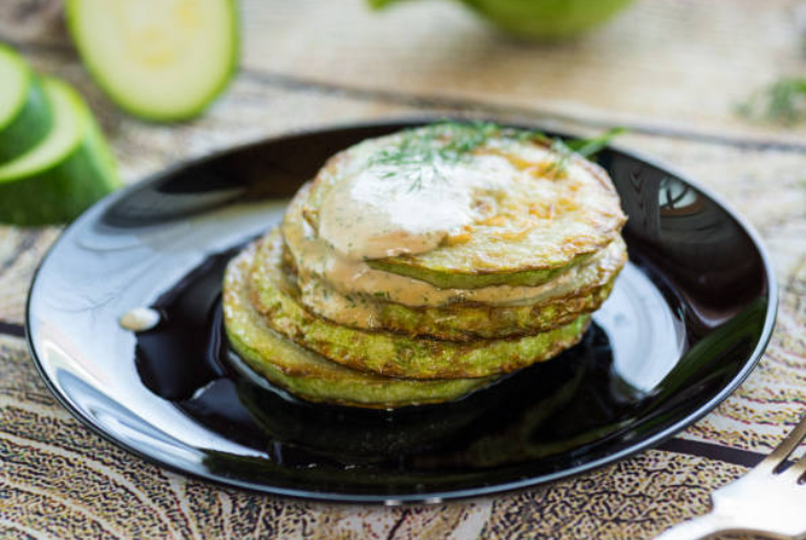 Fried Green Tomatoes with Spicy Remoulade: Crispy, Tangy, and Zesty Perfection