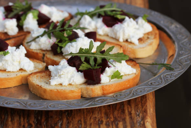 Roasted Beet and Goat Cheese Salad Bites: A Bite-Sized Gourmet Delight
