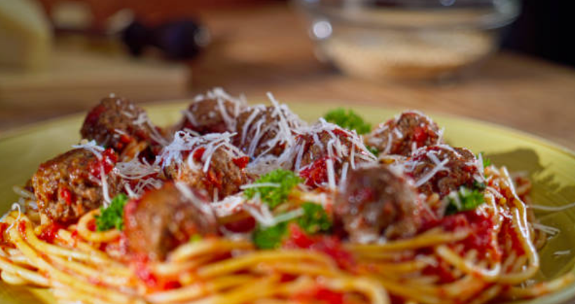 Rolling in Flavor: Make the Ultimate Classic Spaghetti & Meatballs at Home
