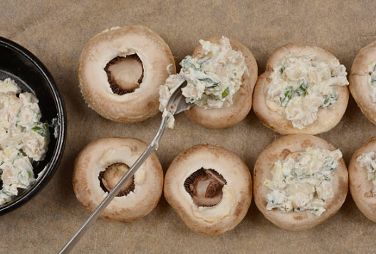 Irresistible Crab-Stuffed Mushrooms with a Buttery Crunch