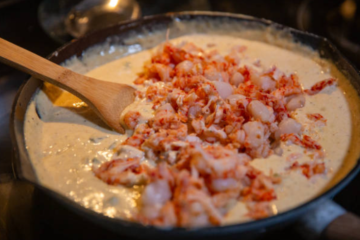 Luxurious Lobster Bisque with Creamy Brandy Finish