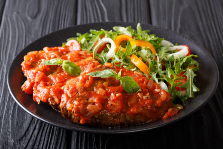 Savory Steak Pizzaiola – An Italian Classic Smothered in Sauce