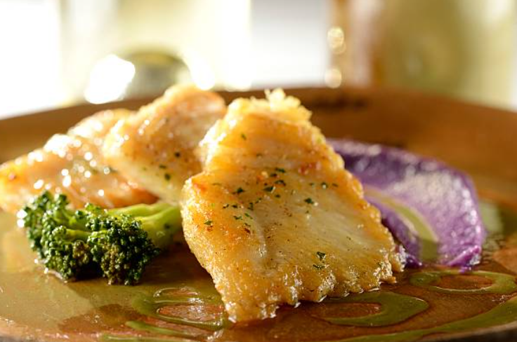 Pan-Seared Sea Bass with Lemon-Butter Sauce – A Silky, Restaurant-Worthy Delight