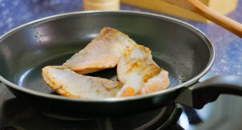 Pan-Seared Sea Bass with Lemon-Butter Sauce – A Silky, Restaurant-Worthy Delight