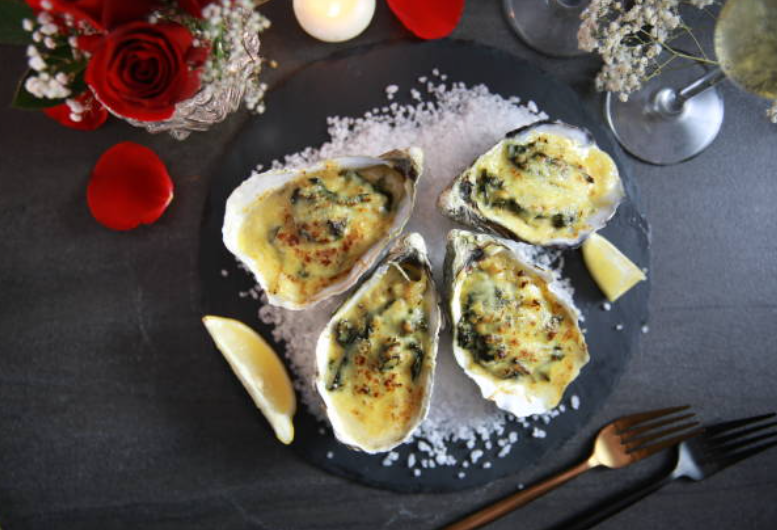 Oysters Rockefeller – A Luxurious Seafood Classic with a Spinach Twist